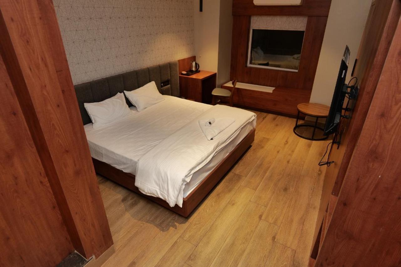 V Hotel Brahmapur Exterior photo