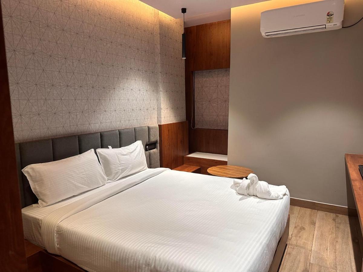 V Hotel Brahmapur Exterior photo